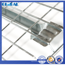 Wire panel for heavy duty racking system